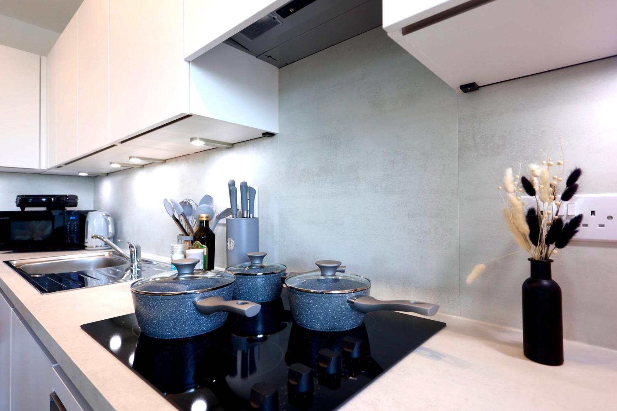 Superluxury-brandnew-newdevelopment-westfieldmall-hollandpark-kensington