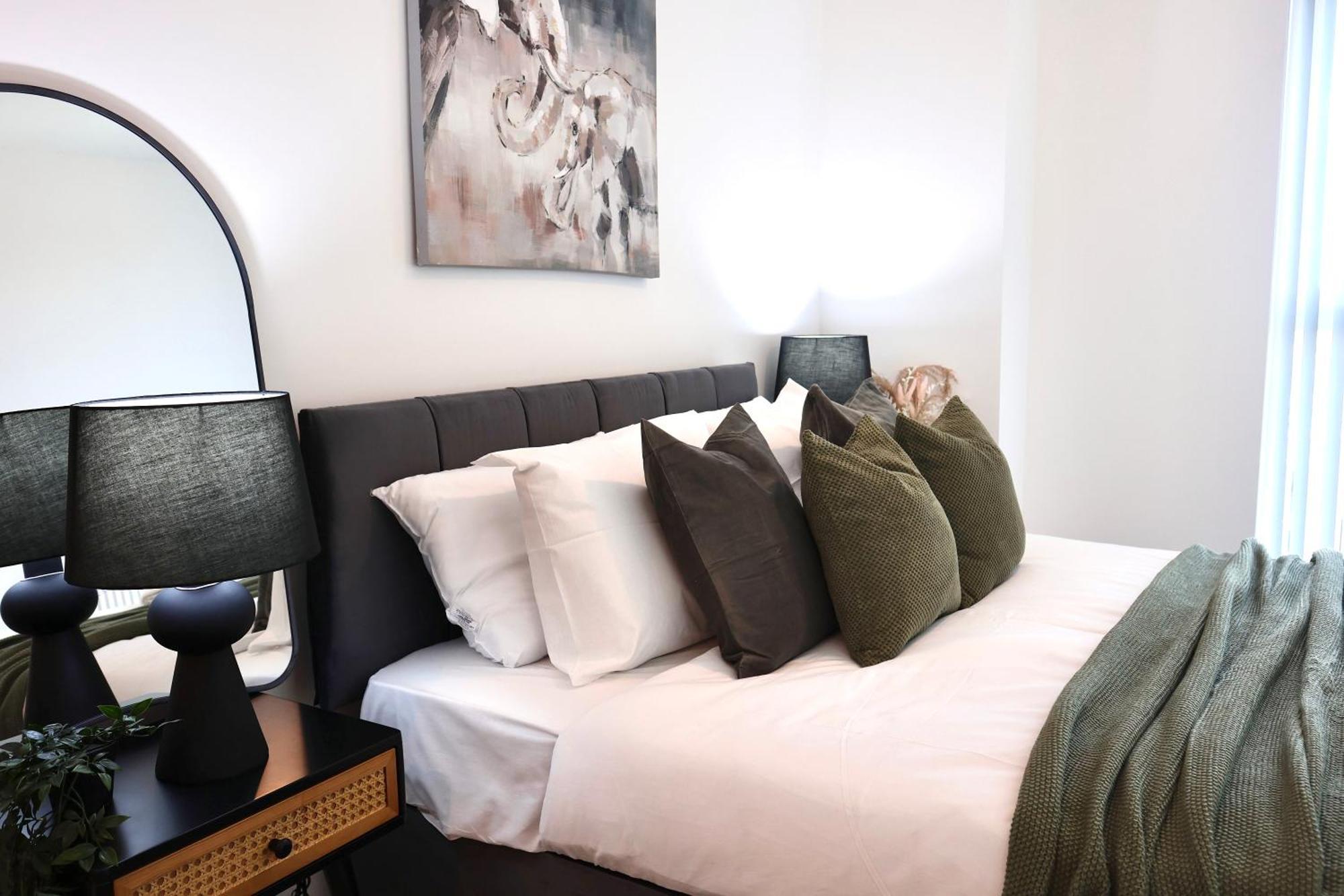 Superluxury-brandnew-newdevelopment-westfieldmall-hollandpark-kensington